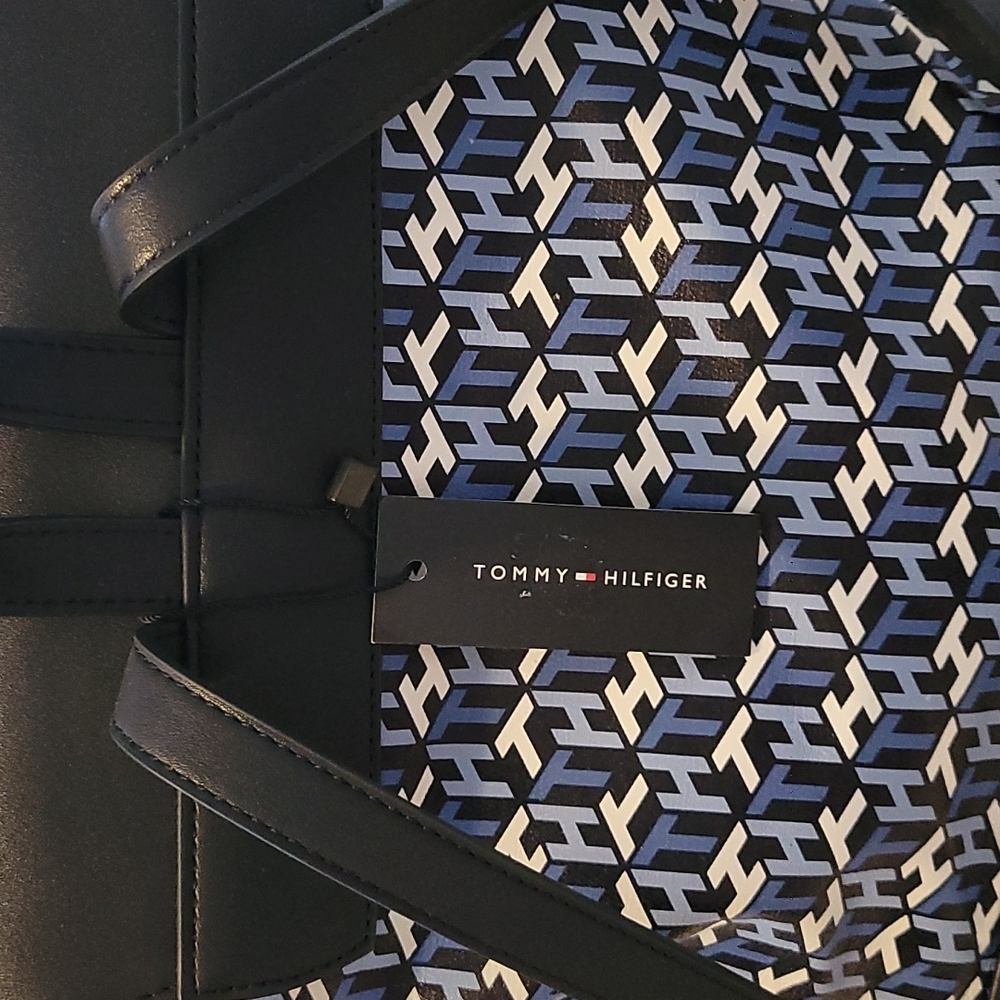 TOMMY HILFIGER Kimberly Logo Backpack ๐ - Picture 4 of 13